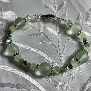 Handmade Frosted Green Beaded Bracelet 7.5 inches